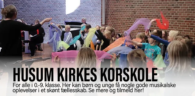 Billede af børn i kor med link til information og tilmelding til Husum Kirkes korskole